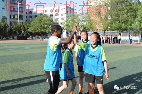 五超联赛“校园行”走进呼市蒙古族学校 欢声笑语中传递足球梦想